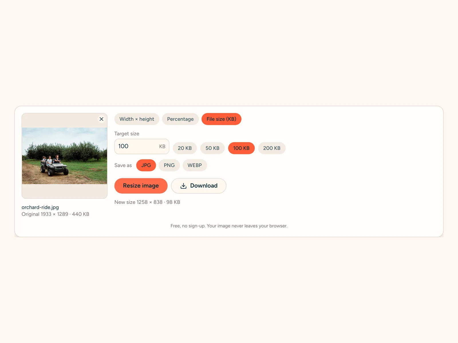 風景写真を読み込んだ画像サイズ変更ツール。ファイルサイズ(KB)モードで目標100KB、保存形式JPGを選び、ボタンの下に新しい幅・高さ・容量が表示されている画面